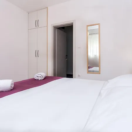 Apartment Magdales - Two Bedroom With Balcony A1 *
